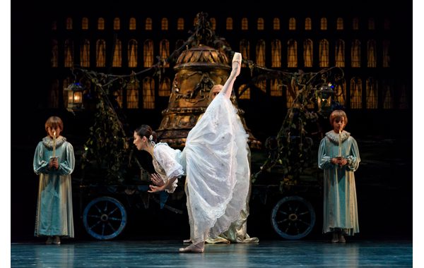 Coppélia: Yijing Zhang as Prayer
