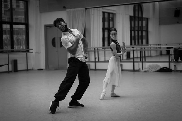 Carlos Acosta and dancer in rehearsal